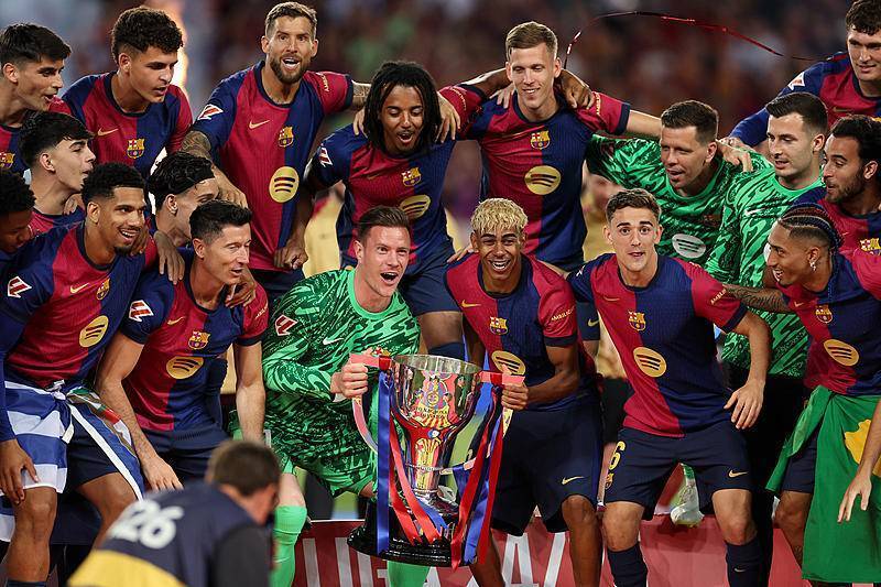 如何评价哈维·阿隆索的球员生涯，他的表现怎么样？（哈维·阿隆索球员生涯回顾：他的发挥究竟如何？）