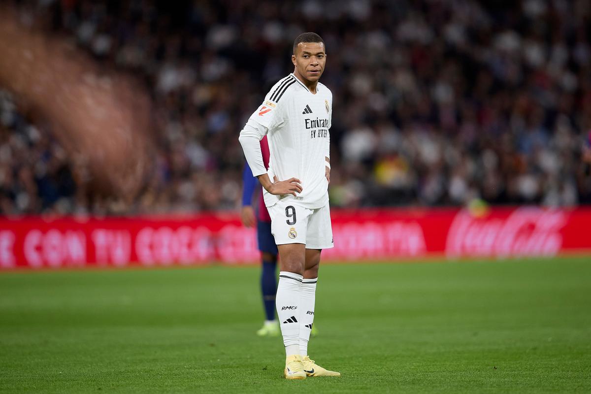 孔帕尼：不关注本菲卡与格雷罗的传闻，任何转会只会内部讨论（孔帕尼：不理会本菲卡与格雷罗传闻，转会事宜仅在内部讨论）