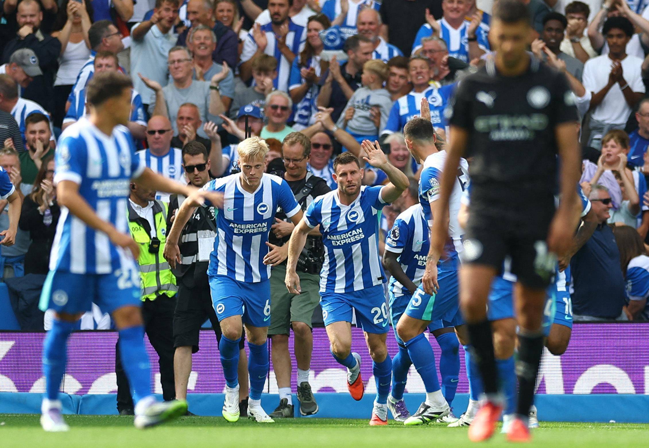 这谁顶得住啊？雷霆首节狂轰45分！9人登场均有得分入账（雷霆首节飙下45分，9人出场全员开胡，谁能招架？）