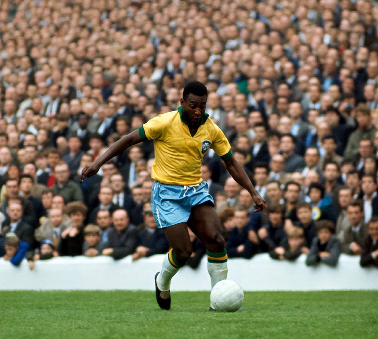 菲尔-琼斯：阿森纳可以充分利用拜仁在定位球防守上的弱点（菲尔-琼斯：拜仁定位球防守有漏洞，阿森纳可大做文章）