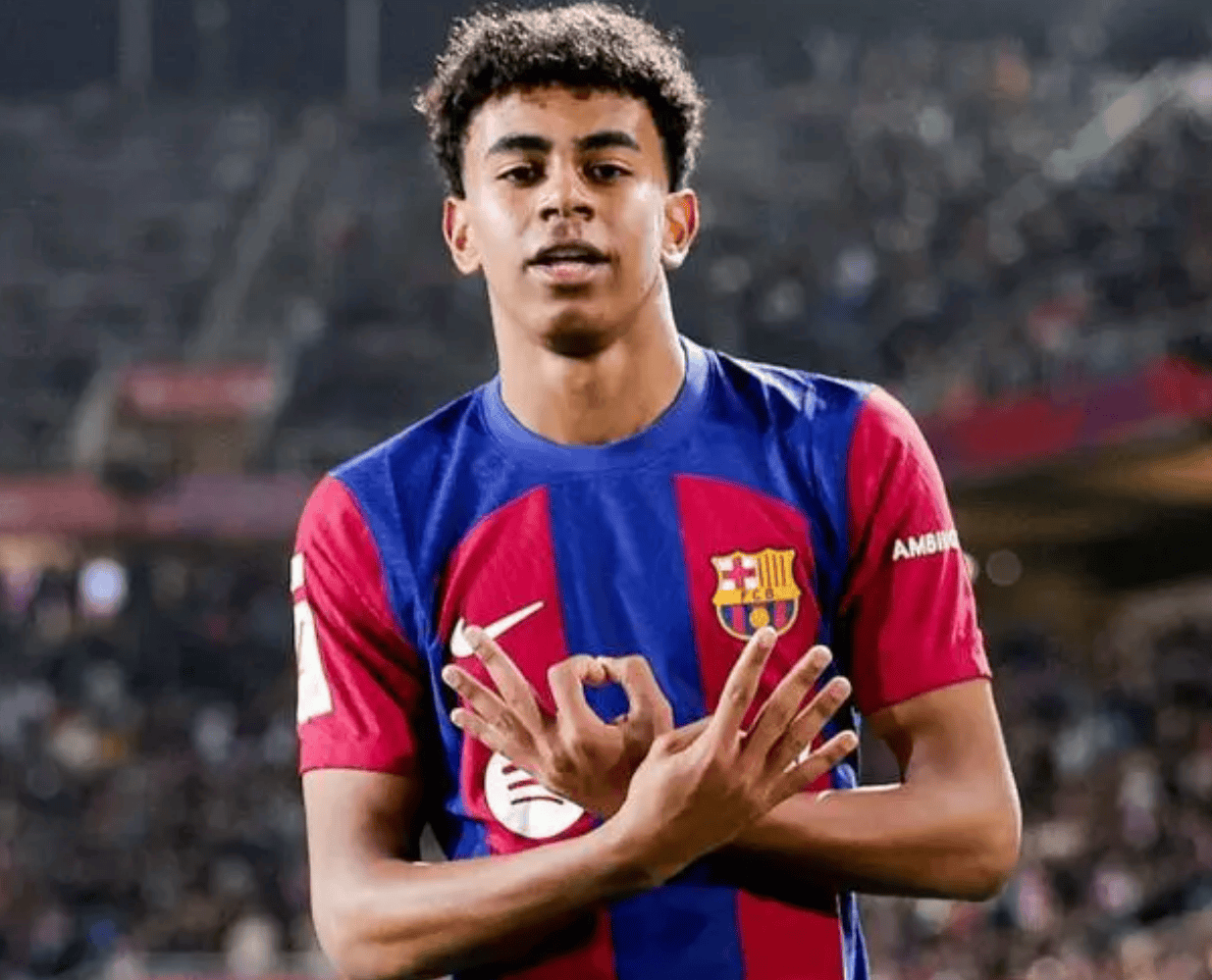 意甲风云再起！国际米兰4-0横扫科莫，齐沃战术大胜法布雷加斯夺榜首（意甲再燃战火：国米4-0痛击科莫，齐沃妙策击败法布雷加斯登顶榜首）