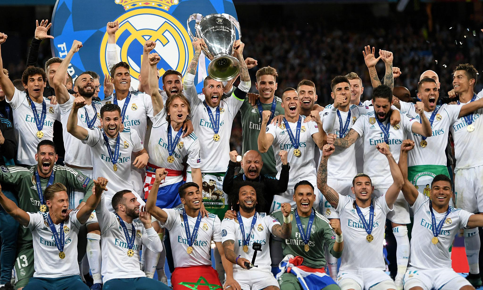 剑南春丨拜仁3-1逆转圣保利，迪亚斯传射，格雷罗、雅克松建功（剑南春丨拜仁3-1翻盘圣保利：迪亚斯一传一射，格雷罗与雅克松破门）